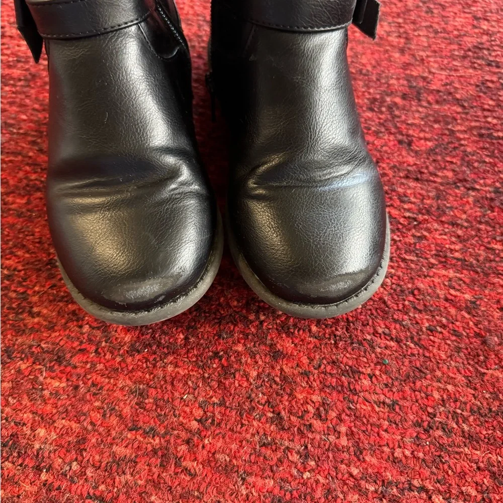 UGG lot size